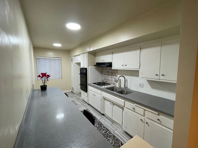 Foto del edificio - 2939 S Bronson Ave