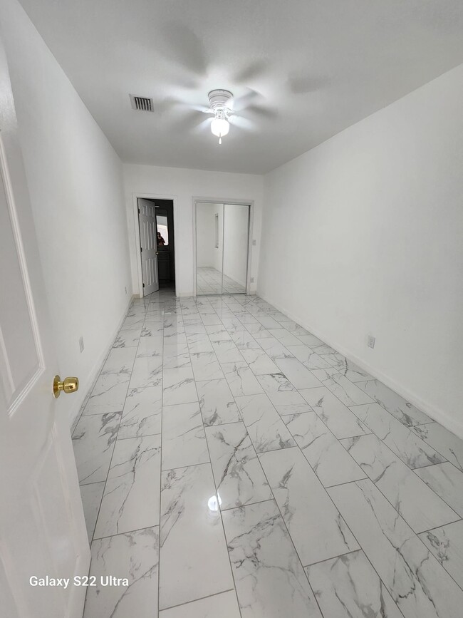 Building Photo - 502 Leeland Heights Blvd W