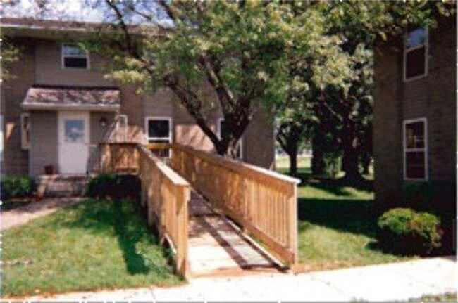 Building Photo - 509 Plaza Dr