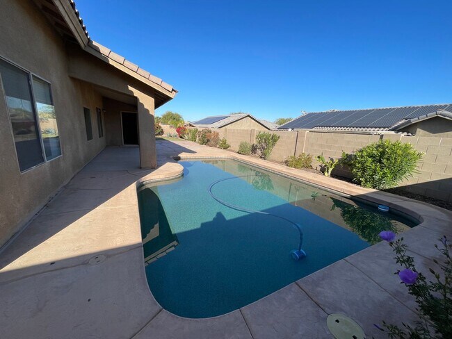 Building Photo - Ocotillo Luxury 3 Bedroom Pool Home