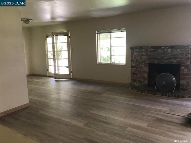 Building Photo - 553 Miner Rd