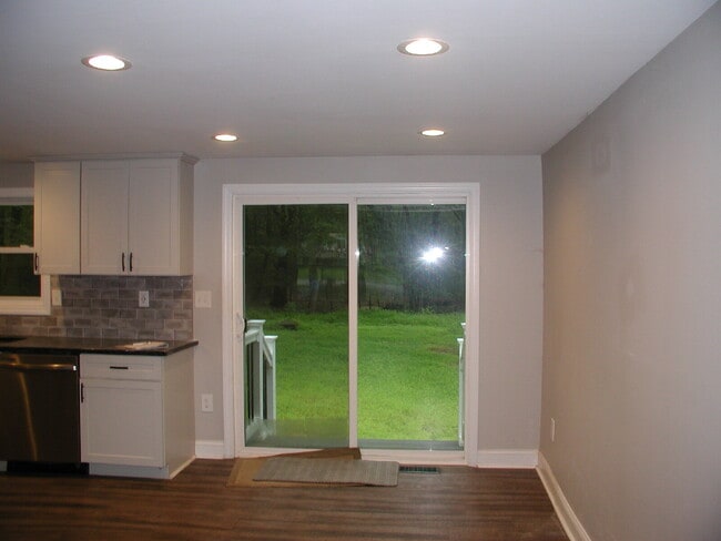 Foto del edificio - 3 Bedroom - 2 Bath Rancher on Two Acres