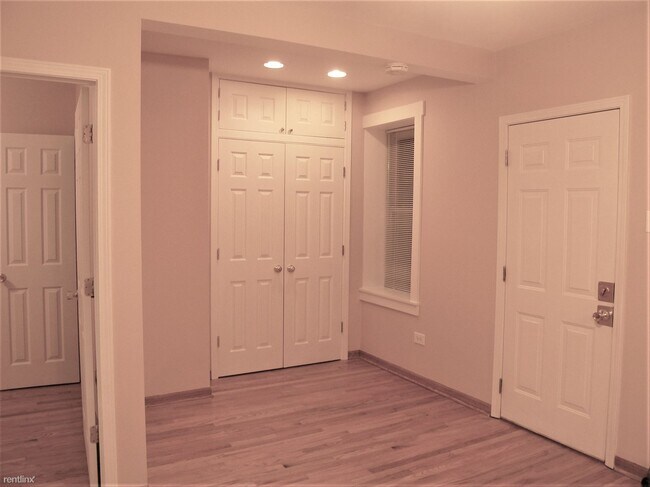 Building Photo - 1 br, 1 bath Duplex - 1433 N Paulina St BR