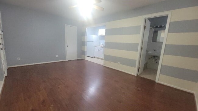 Foto del edificio - 1806 W Main St