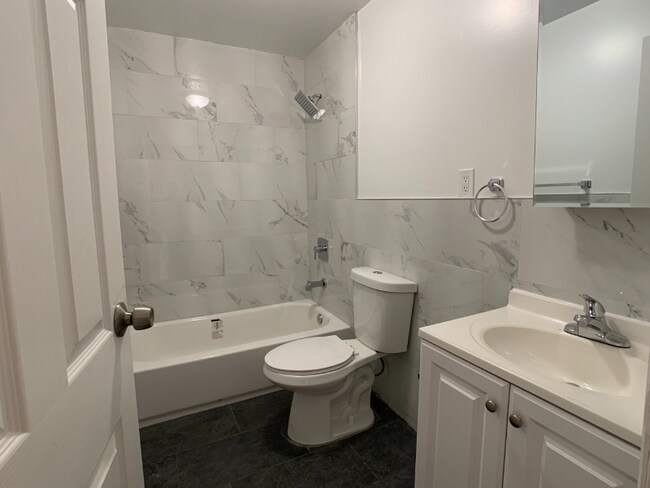 Foto del edificio - 756 E 216th St