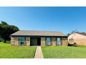Building Photo - 10818 Sunnydale Dr