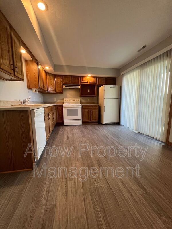 Foto del edificio - 525 Oak Rd