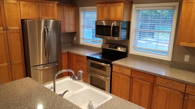 Building Photo - 4208 Starmount Dr