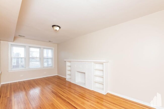 Building Photo - 2 bedroom in Chicago IL 60625