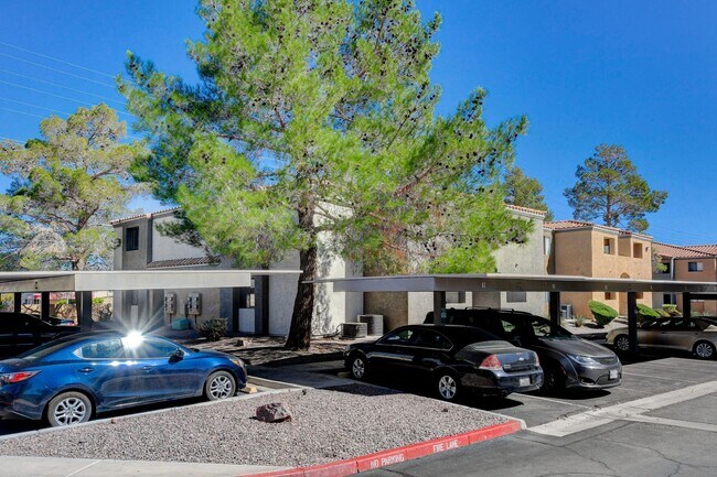 Foto del edificio - CHARMING 1 BEDROOM 1 BATHROOM CONDO IN DES...