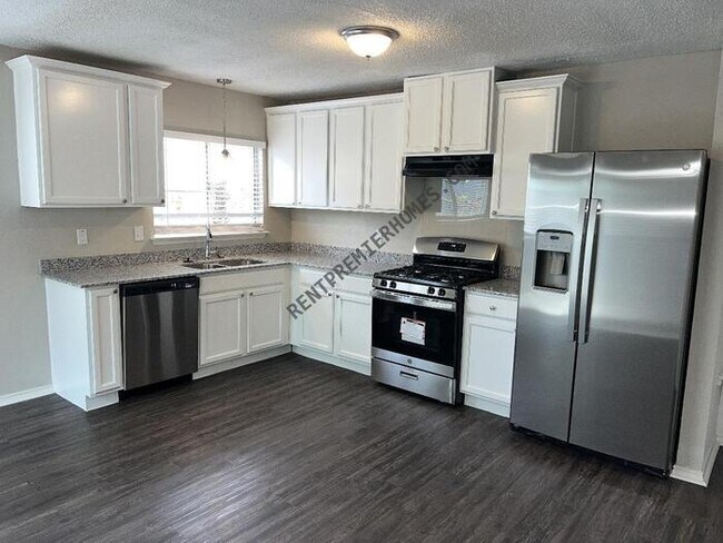 Building Photo - 2911 Lake Briar
