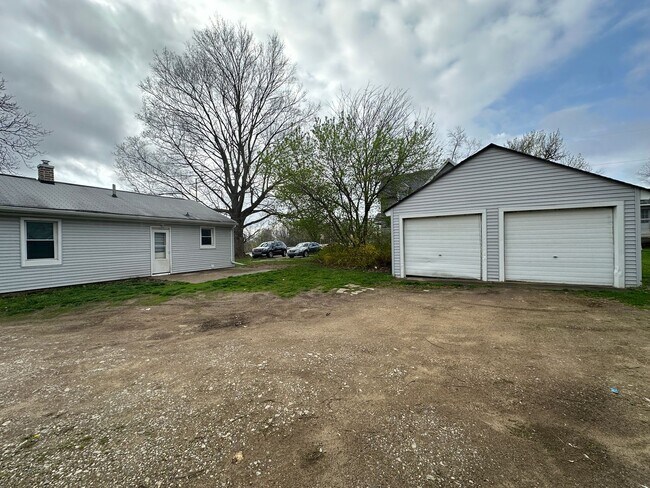 Building Photo - Single Family Home