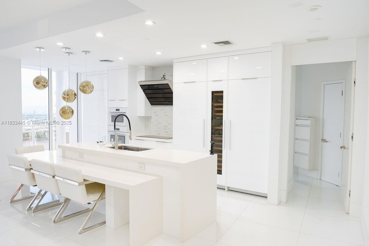 Foto principal - 901 Brickell Key Blvd