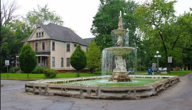 Foto del edificio - 783 Woodruff Pl E Dr