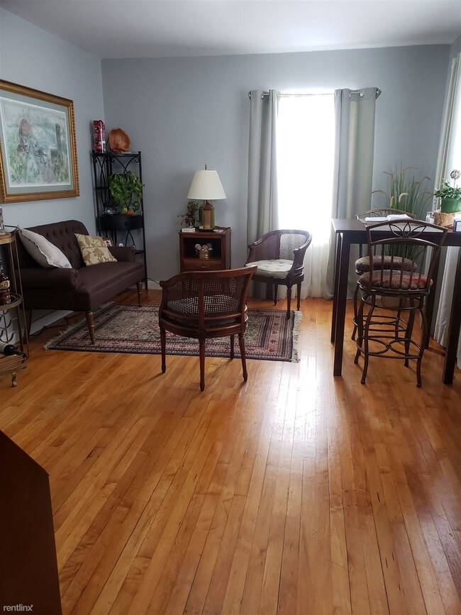 Building Photo - 3 br, 1 bath House - 421 Division St