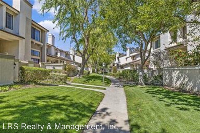 Building Photo - 3 br, 2.5 bath House - 16 Starshine #11