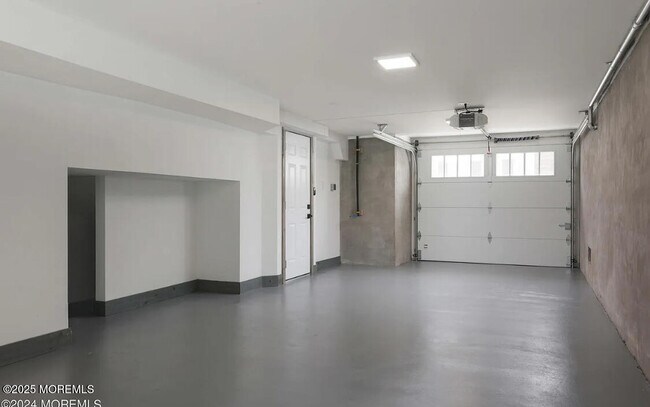 Building Photo - 215 Bay Terrace