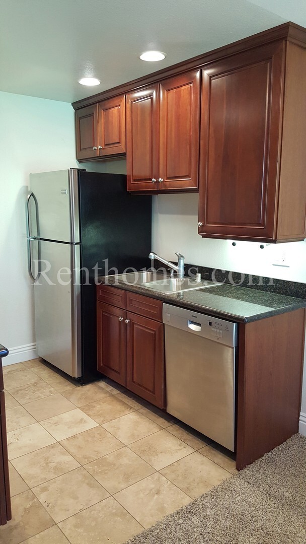 Building Photo - La Jolla, 8430 Via Mallorca #110 -Granite Counters, Community Pool and Spa, Near UCSD!