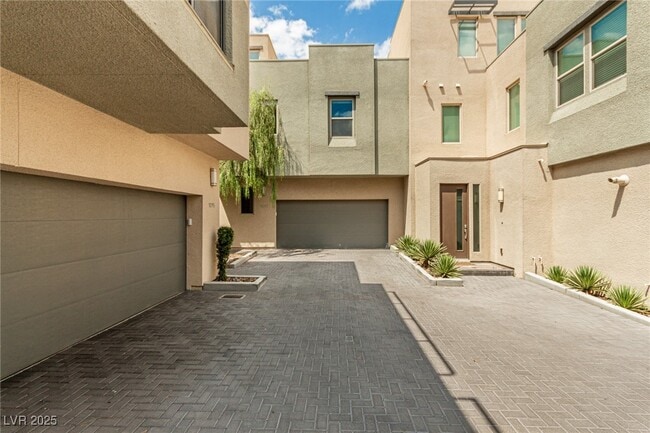 Building Photo - 11297 Gravitation Dr
