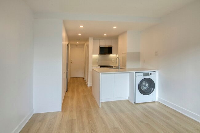 Building Photo - 3460 Rue Durocher