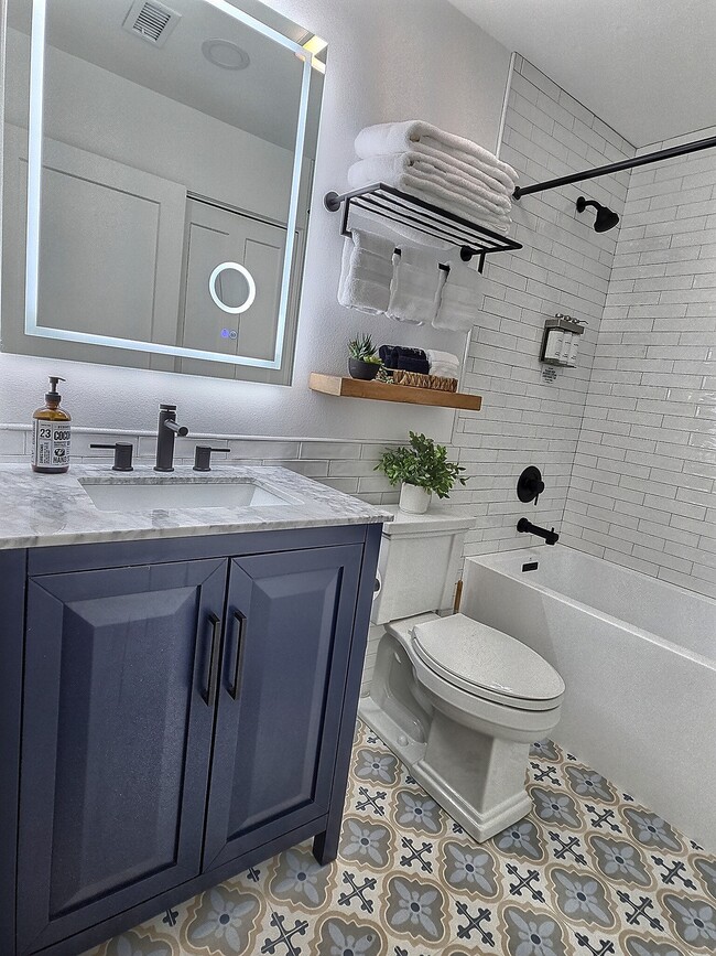 Baño del pasillo - 28021 Sarabande Ln