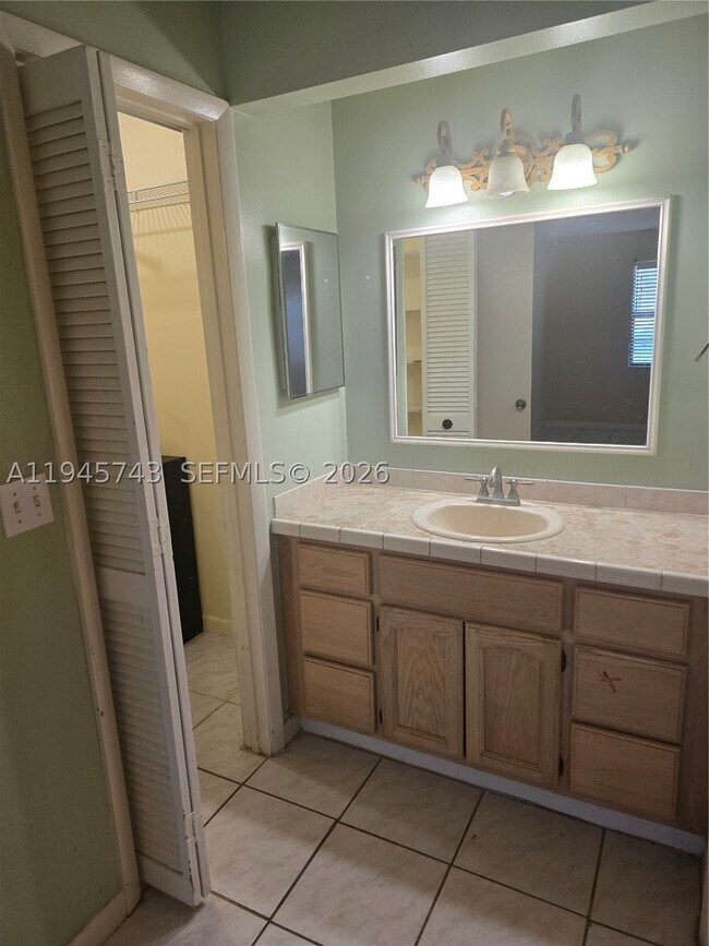 Building Photo - 1322 Sandpiper Blvd
