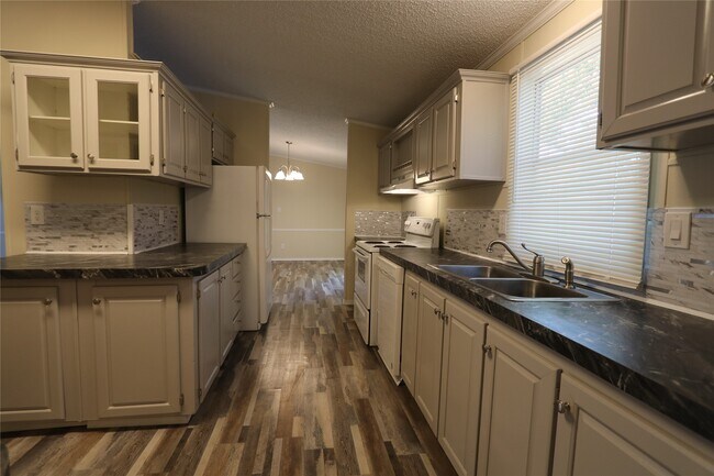 Foto del edificio - 16446 N Emerson Cir