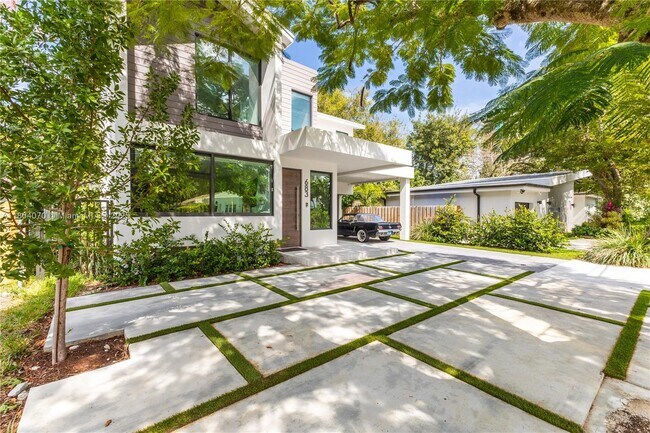 Foto del edificio - 683 NE 68th St