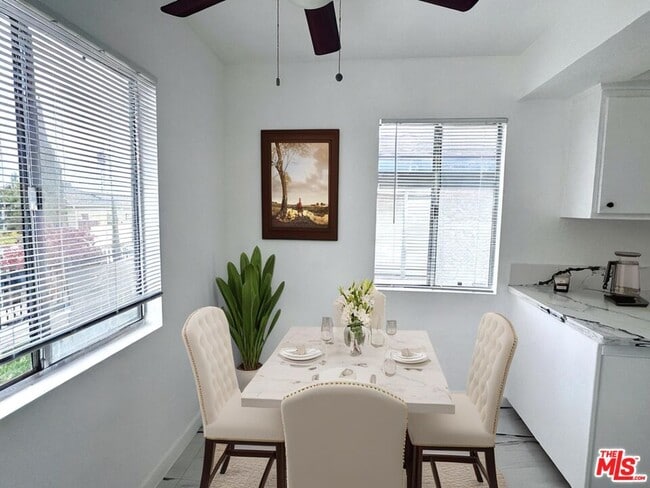 Foto del edificio - 1630 W 104th St