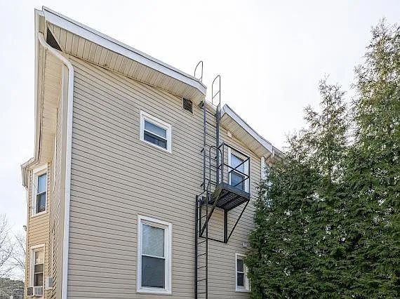 Building Photo - 705 Collings Ave