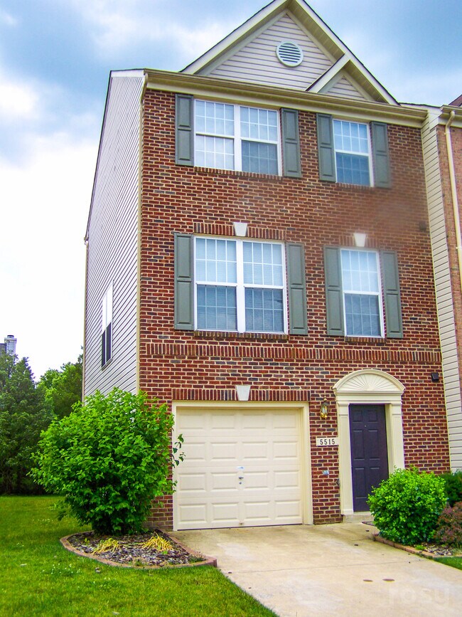 Foto del edificio - 5515 Sacramento Mews Pl