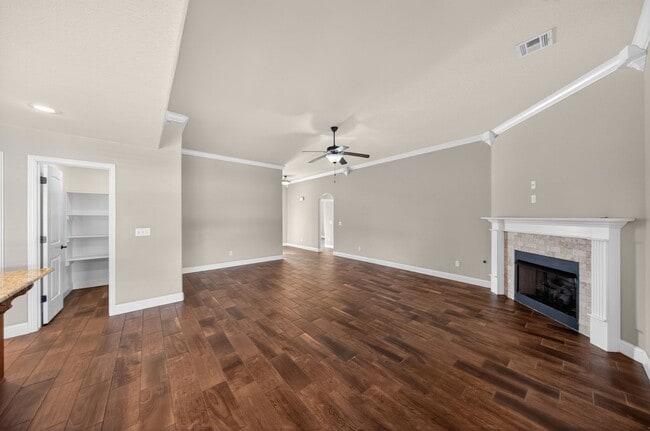 Building Photo - 1241 Kensington Dr