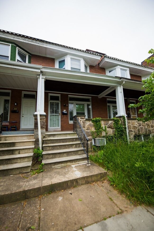 Charles Village 2bd/2ba Rowhome with Parking Spots, W/D and more! Available 7/20 - Charles Village 2bd/2ba Rowhome with Parking Spots, W/D and more! Available 7/20