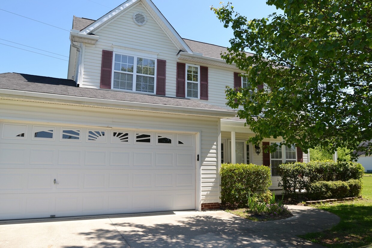 Primary Photo - 3 Br, 2.5 bath home in north High Point!