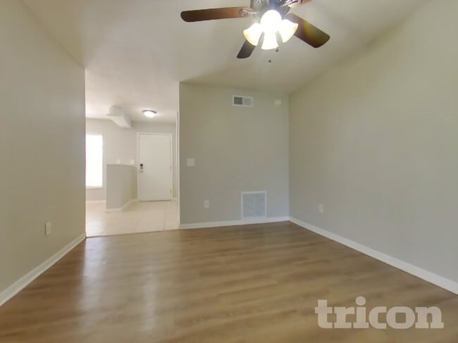 Foto del edificio - 802 Gullberry Ln