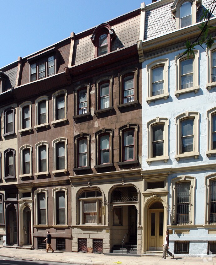 Primary Photo - 2209 Walnut St