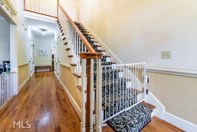 Building Photo - 1038 Mill Creek Manor