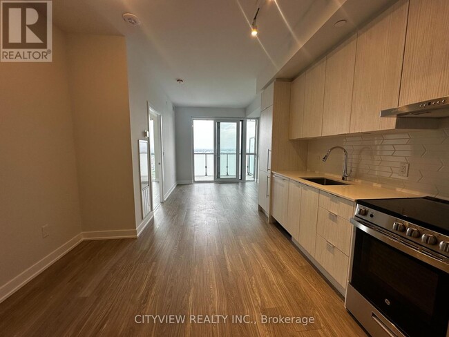 Photo du bâtiment - 430-4430 Square One Dr