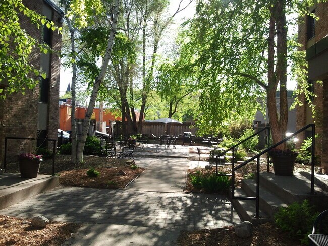 wonderful outdoor space for residents - 2530 1st Avenue South