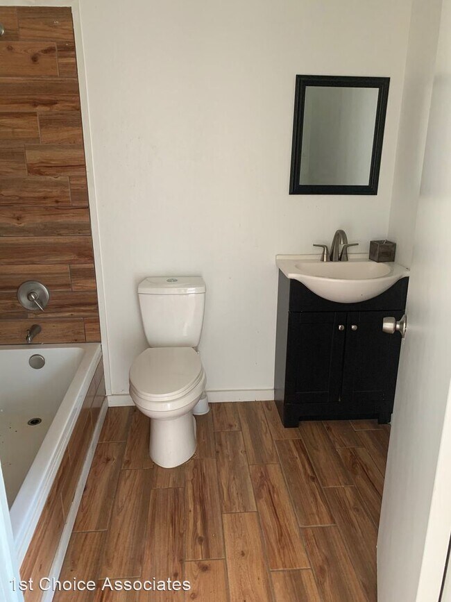Building Photo - 2 br, 1 bath House - 4911 Ben Day Murrin B...