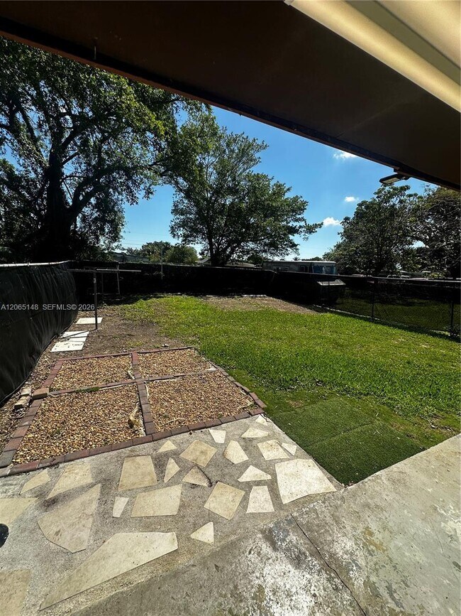 Building Photo - 26445 SW 139th Ave