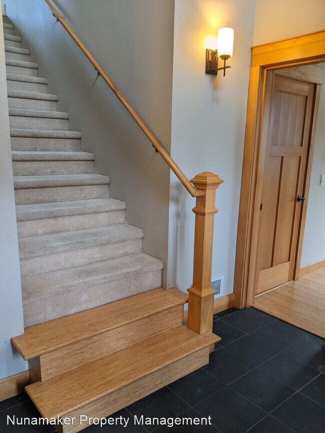 Foto del edificio - 3 br, 3 bath House - 675 Larch Court