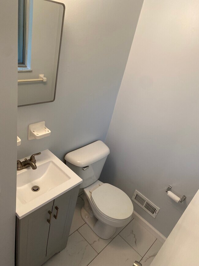 Building Photo - 1128 Lanette Dr