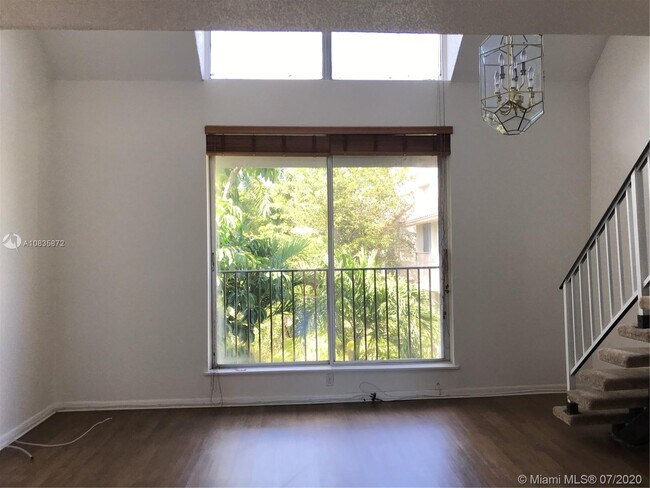 Building Photo - 6886 N Kendall Dr