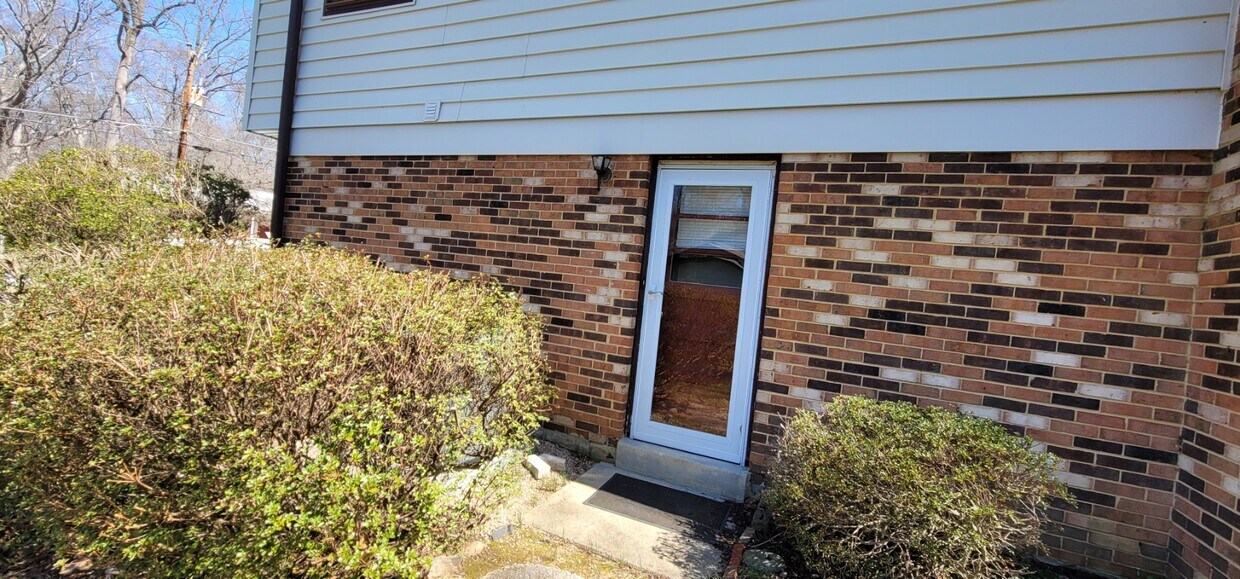 Private entrance - 4935 Andrea Ave