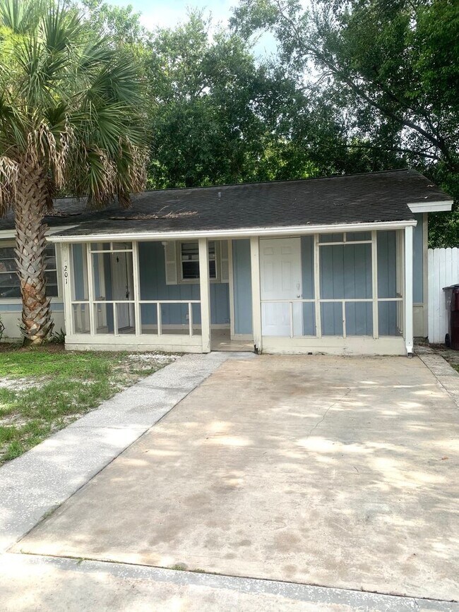 Foto del edificio - MOVE IN SPECIAL! Charming 3/1.5 St. Cloud Home w/ Partially Fenced Yard & Bonus Room