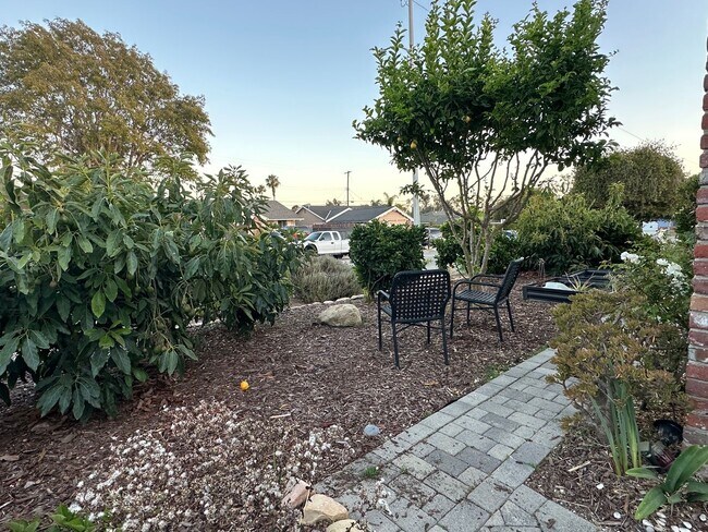 Foto del edificio - Beautifully updated 4 bedroom home in Gole...