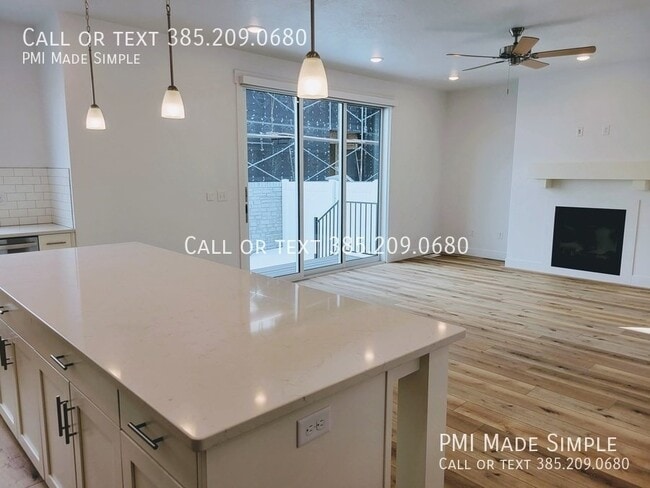 Foto del edificio - Luxury Townhome in Highland | GREAT NEW PR...