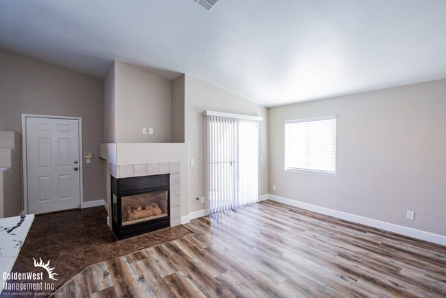 Foto del edificio - Stylish 2Bdm 2Ba Upstairs Condo in Gated C...