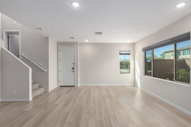 Foto del edificio - Modern and Spacious Townhome in the Mosaic...